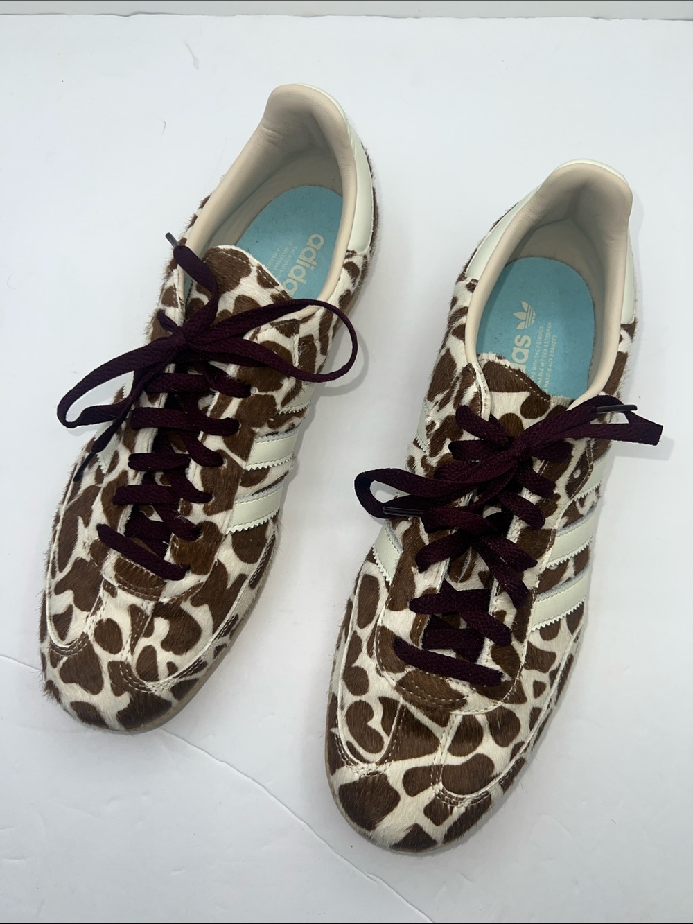 🦒 ADIDAS Women’s Brown Giraffe Print Sneakers with Cream Stripes - Size 11
